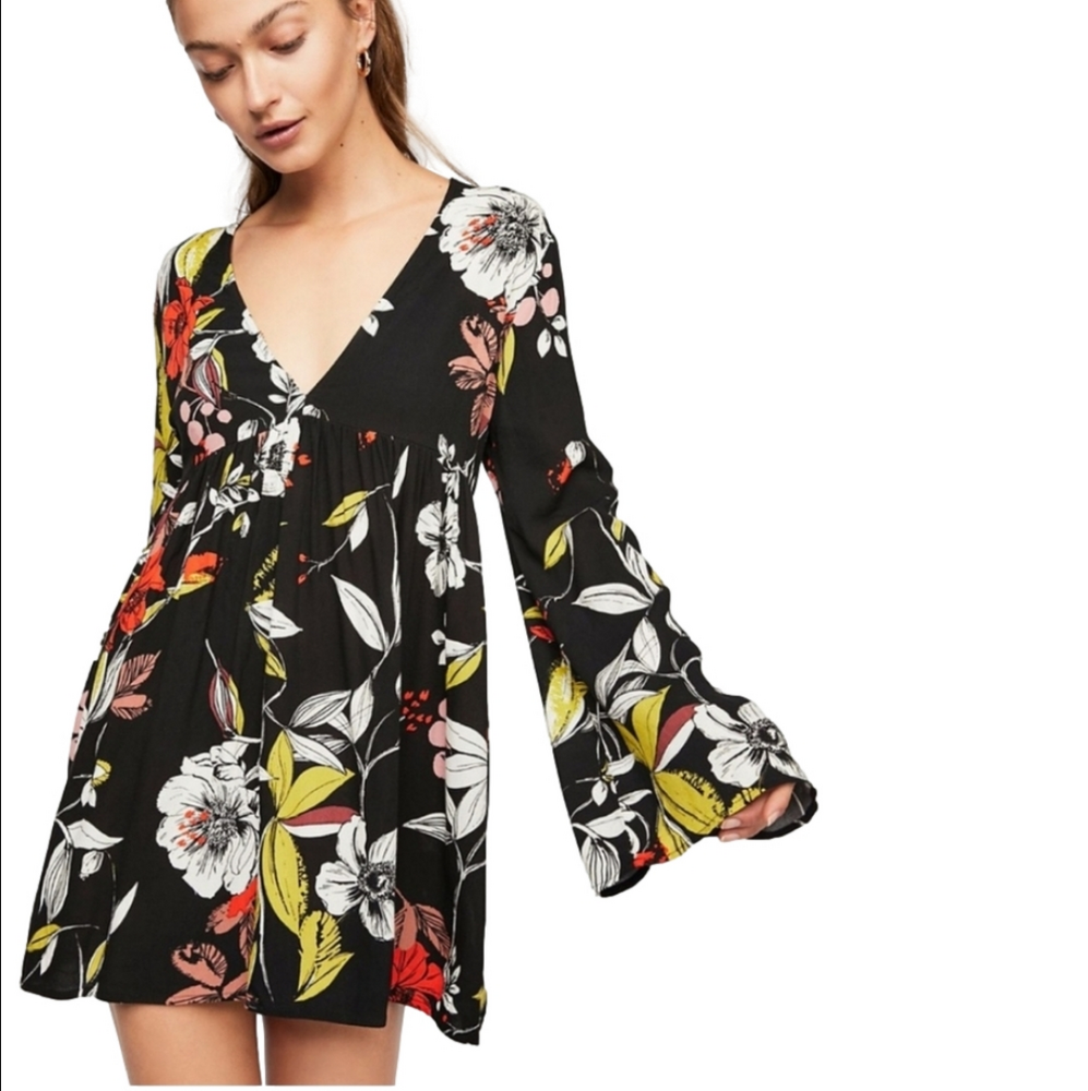 Free People Bella Printed Babydoll Tunic Black Flowery Bell Sleeves Deep V-neck